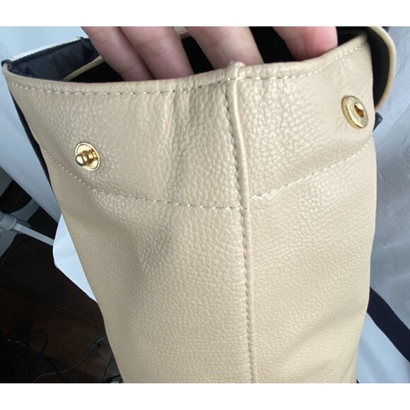 Tommy Hilfiger Chloe II Flap Backpack Fawn/White Greige/Tommy Navy Vegan - Picture 7 of 13